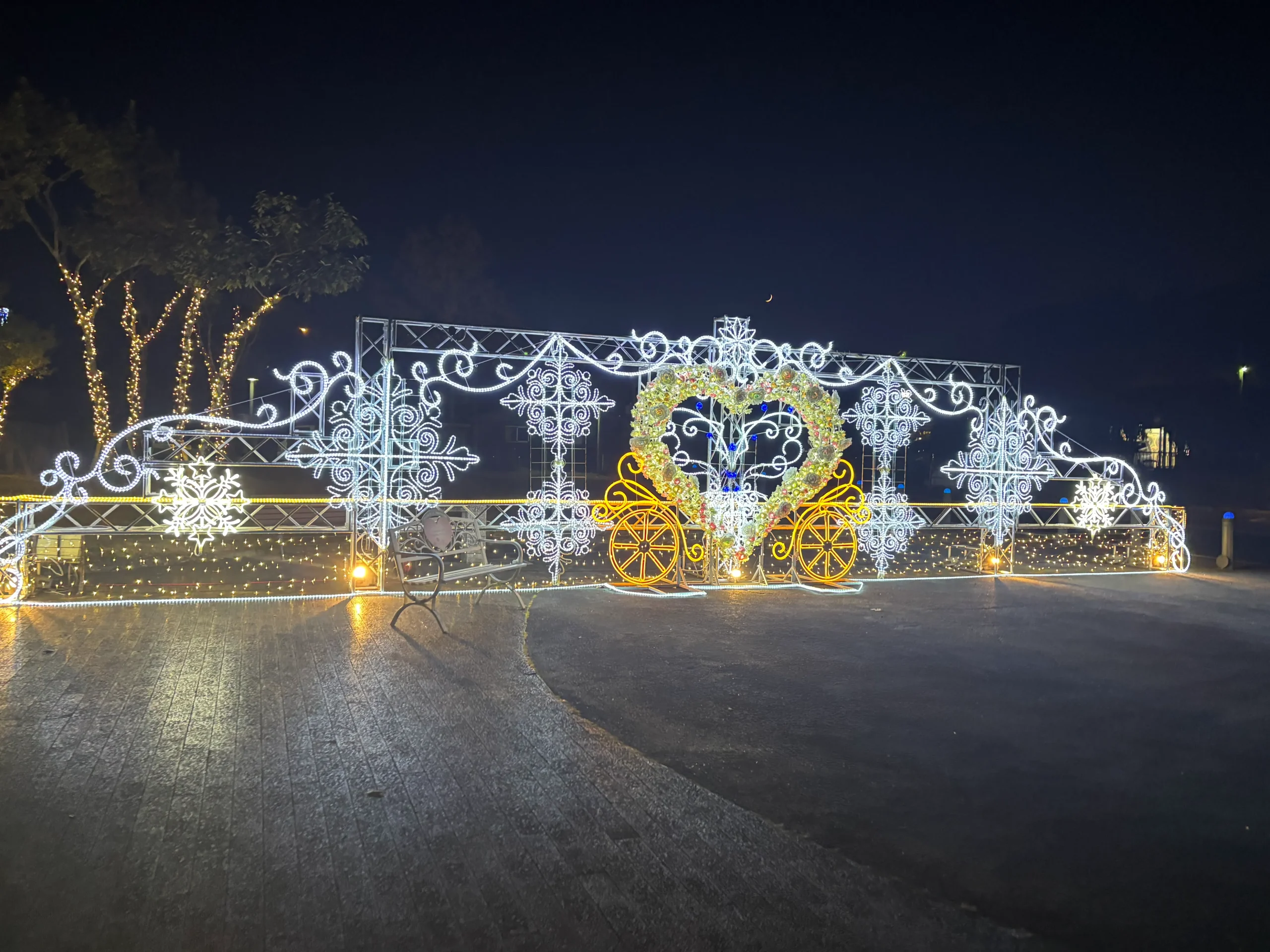 阿蘇駅前の恋人たちのイルミネーションの写真