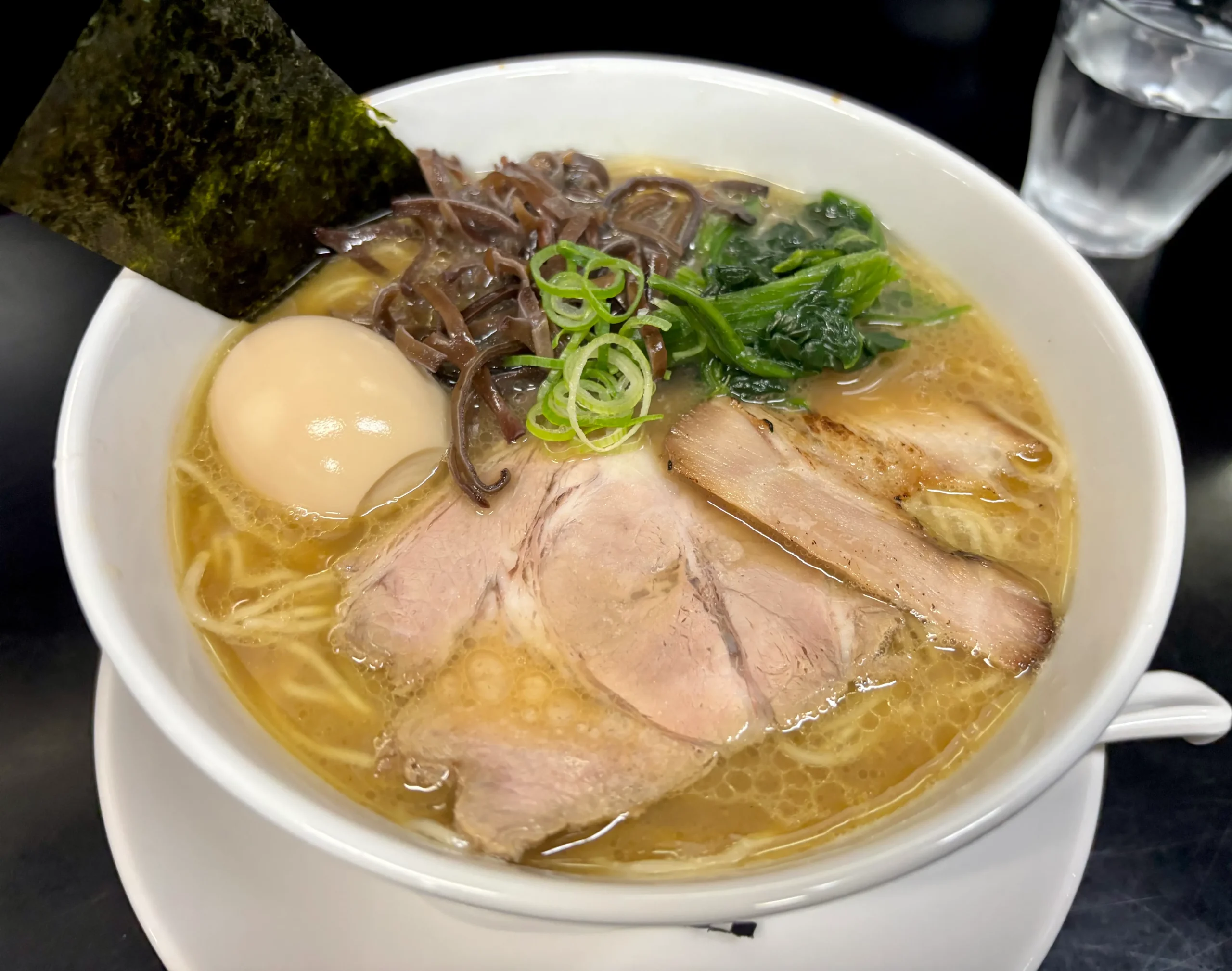 「らーめん ぎゃん。」の「豚骨らーめん。」の写真